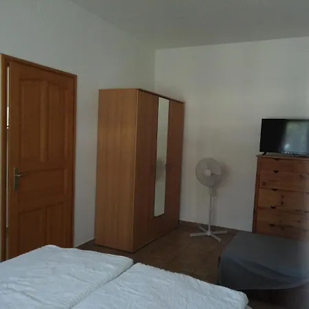 Ferienhaus Direkt Am See Mit Pool, Wlan, Spielplatz Ferienhaus Balatonmáriafürdő