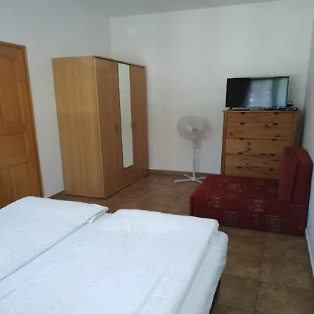 Ferienhaus Direkt Am See Mit Pool, Wlan, Spielplatz Ferienhaus Balatonmáriafürdő