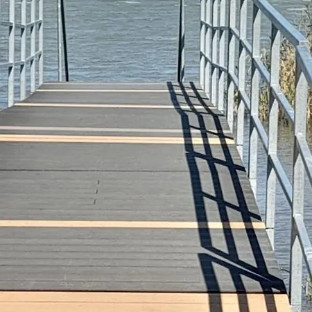 Ferienhaus Direkt Am See Mit Pool, Wlan, Spielplatz *