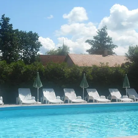 Ferienhaus Direkt Am See Mit Pool, Wlan, Spielplatz *